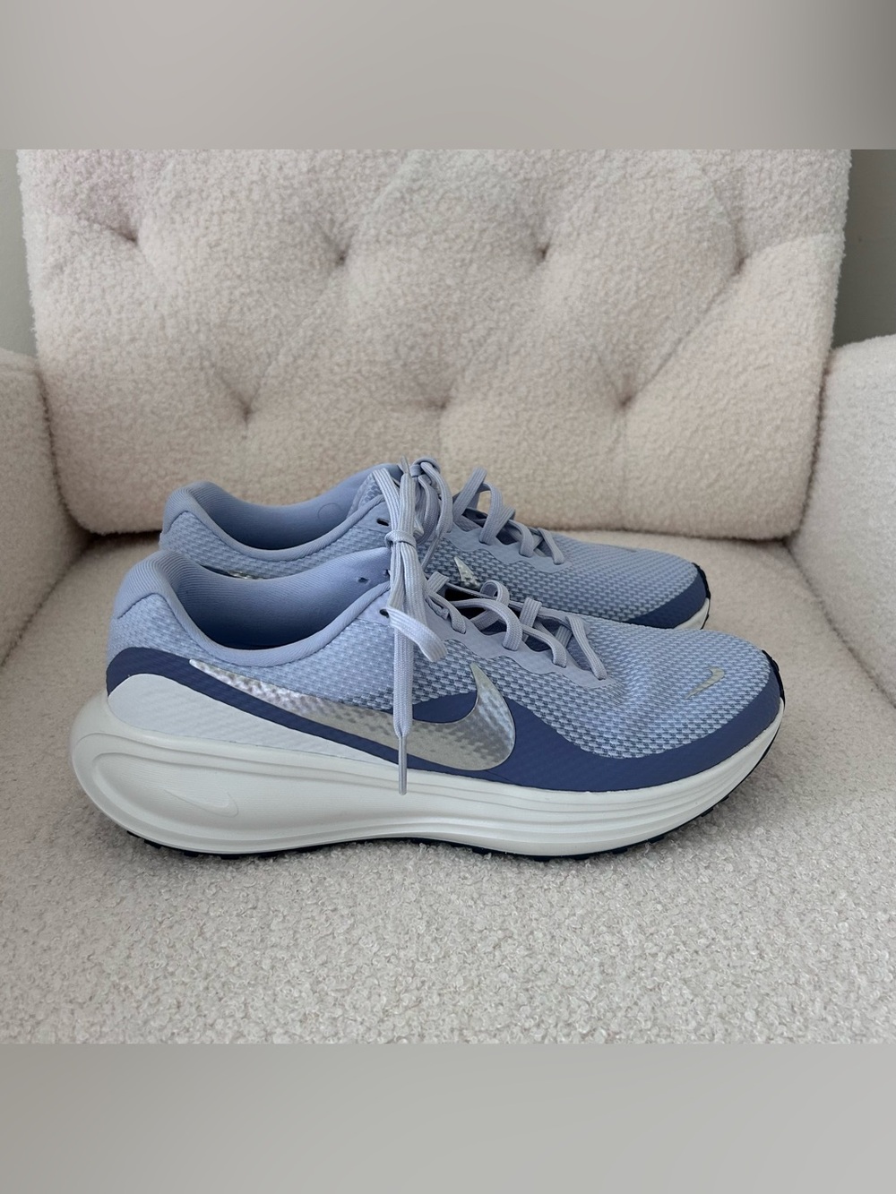 NIB Nike Revolution 8 running shoes Ghost Metallic Silver